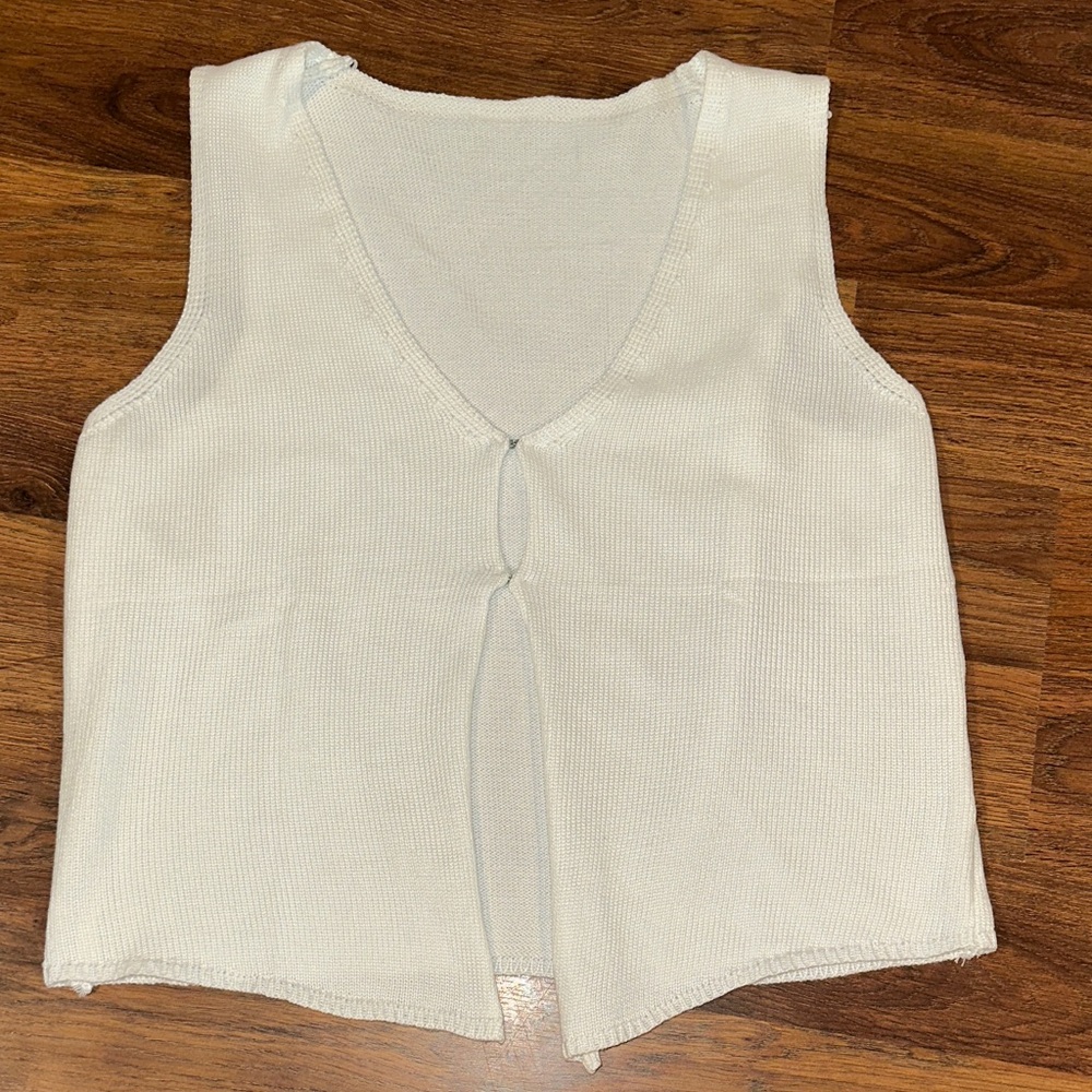 Amazon Women's Cream V-Neck Tank Top